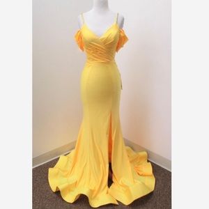 Nwt lemon yellow colors mermaid trumpet style gown dress size 2